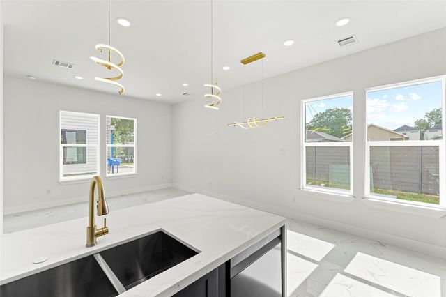 7558 Dyer Street, Houston, TX 77088