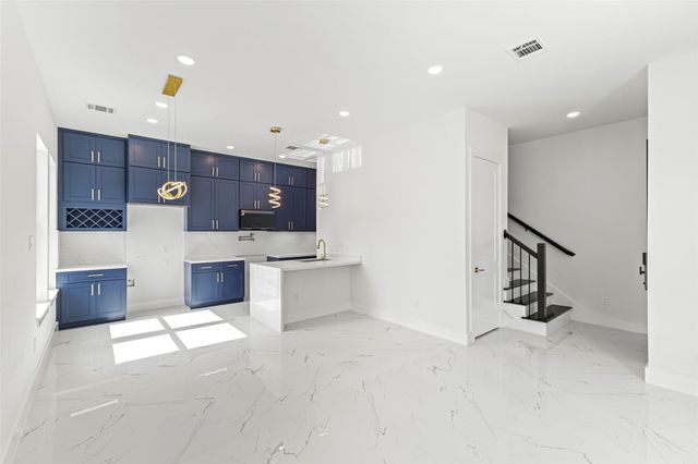 7558 Dyer Street, Houston, TX 77088
