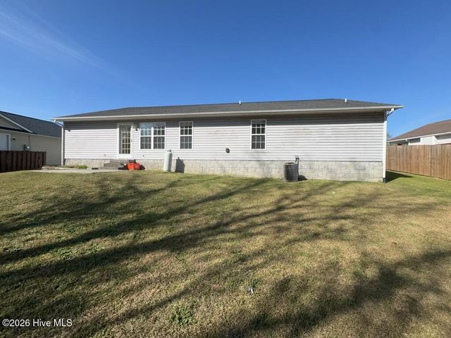 437 Boysenberry Lane, Hubert, NC 28539