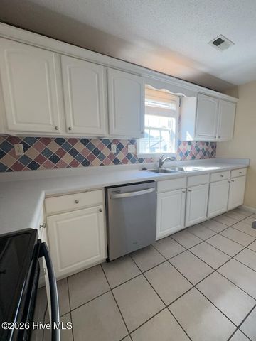 437 Boysenberry Lane, Hubert, NC 28539