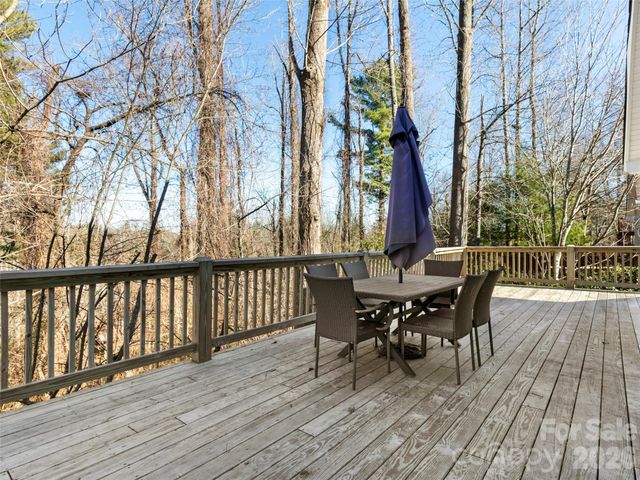 305 Ewarts Hill Road, Hendersonville, NC 28739