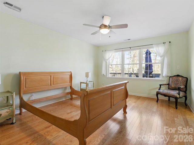 305 Ewarts Hill Road, Hendersonville, NC 28739
