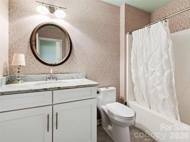 305 Ewarts Hill Road, Hendersonville, NC 28739