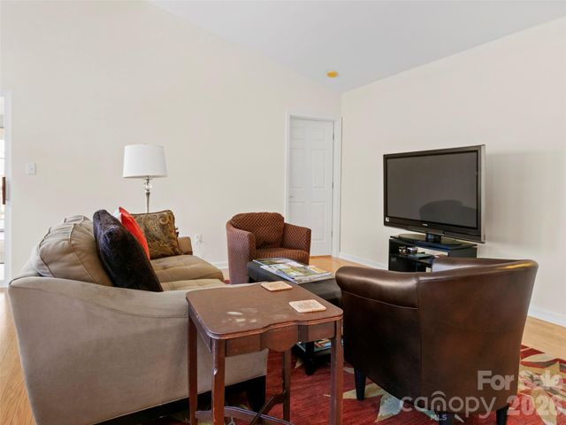 305 Ewarts Hill Road, Hendersonville, NC 28739