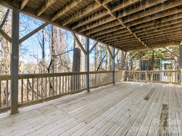 305 Ewarts Hill Road, Hendersonville, NC 28739