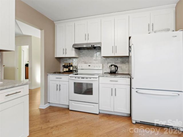 305 Ewarts Hill Road, Hendersonville, NC 28739