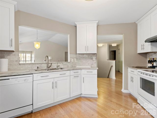 305 Ewarts Hill Road, Hendersonville, NC 28739