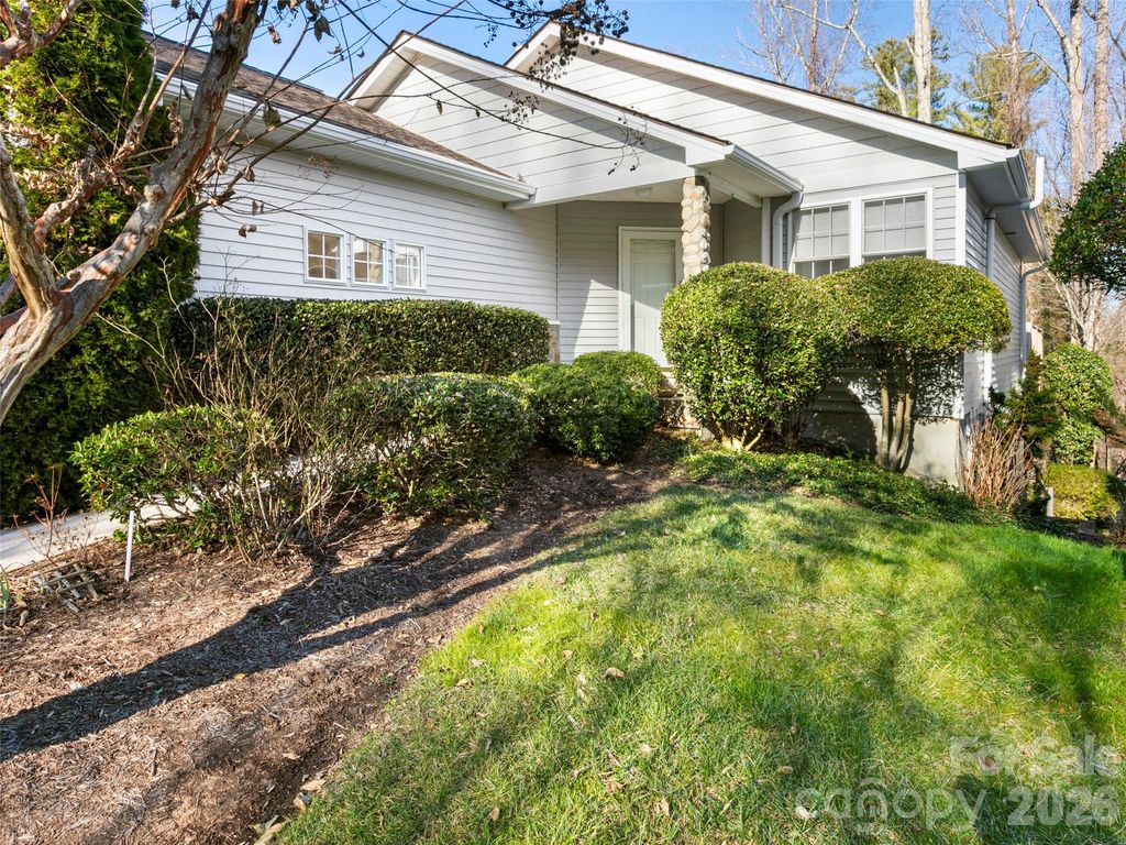 305 Ewarts Hill Road, Hendersonville, NC 28739