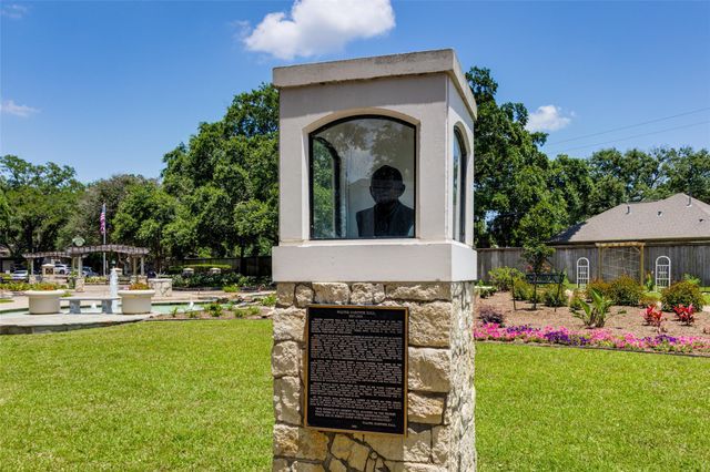 2820 Ravine Bluffs Court, League City, TX 77573