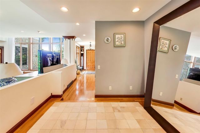 2287 Autumn Ridge, Saint Joseph, MI 49085