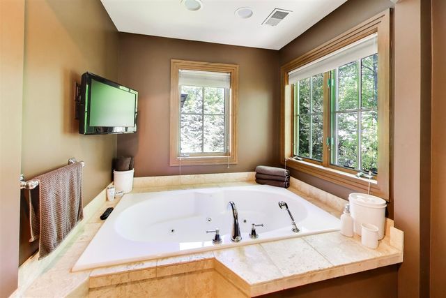 2287 Autumn Ridge, Saint Joseph, MI 49085