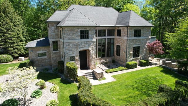 2287 Autumn Ridge, Saint Joseph, MI 49085