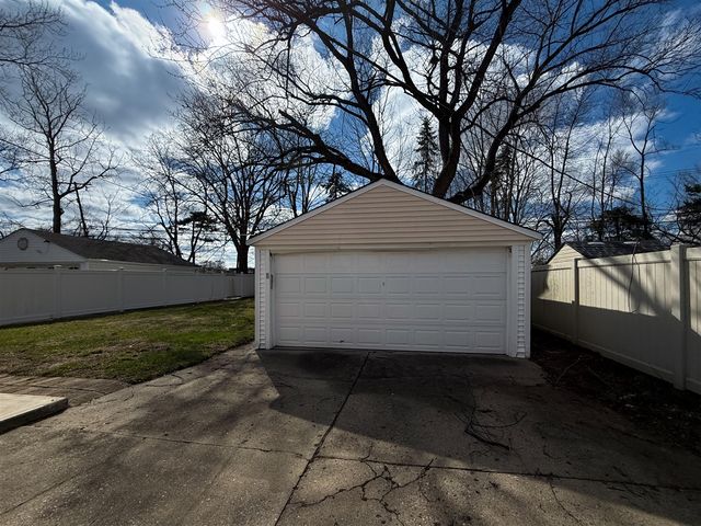 22203 Logue Avenue, Warren, MI 48091