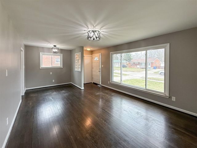 22203 Logue Avenue, Warren, MI 48091