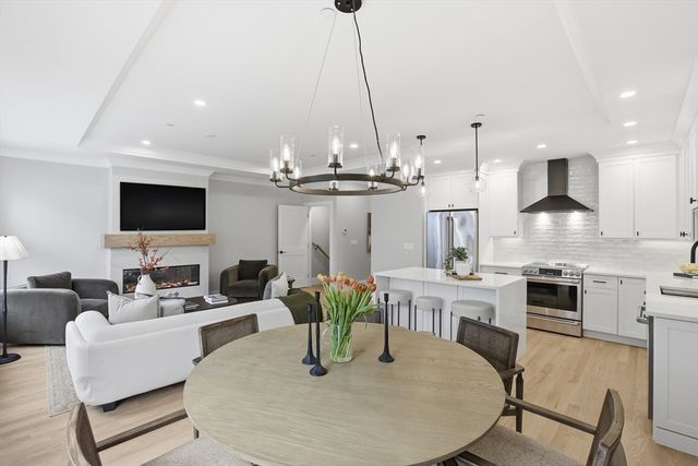 36 Loomis 103, Bedford, MA 01730