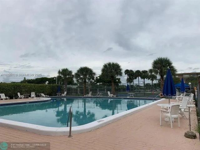 8020 Hampton Blvd 309, North Lauderdale, FL 33068