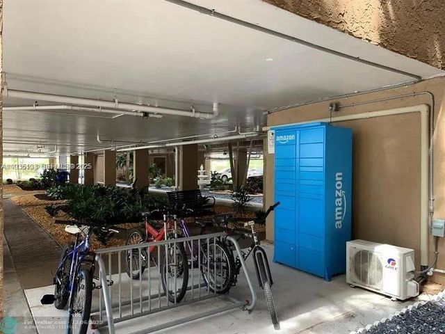 8020 Hampton Blvd 309, North Lauderdale, FL 33068