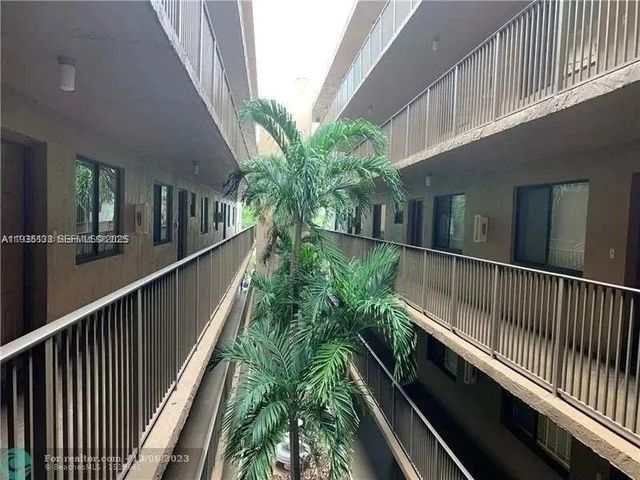 8020 Hampton Blvd 309, North Lauderdale, FL 33068