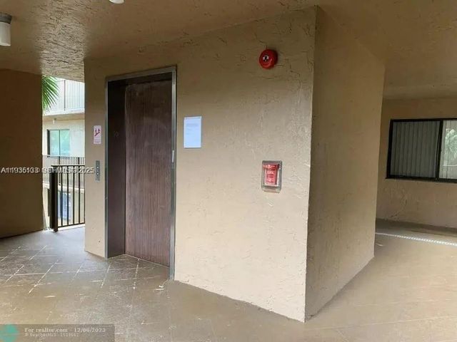 8020 Hampton Blvd 309, North Lauderdale, FL 33068