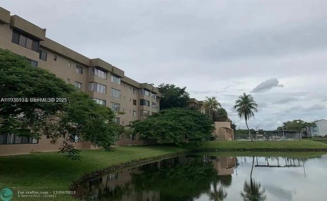 8020 Hampton Blvd 309, North Lauderdale, FL 33068