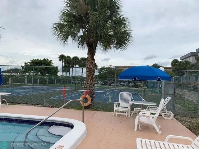 8020 Hampton Blvd 309, North Lauderdale, FL 33068