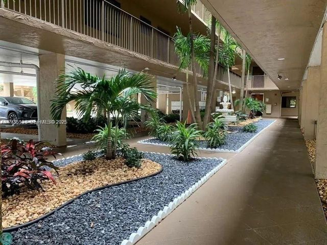 8020 Hampton Blvd 309, North Lauderdale, FL 33068