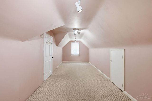 3605 E Galbraith Road, Amberley, OH 45236