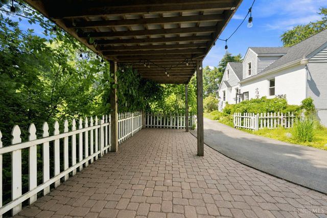 3605 E Galbraith Road, Amberley, OH 45236