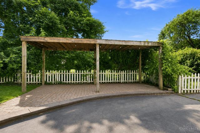3605 E Galbraith Road, Amberley, OH 45236
