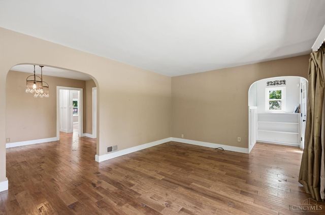 3605 E Galbraith Road, Amberley, OH 45236
