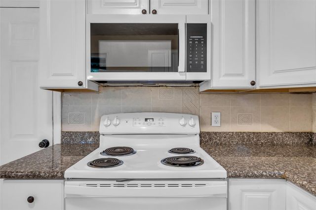 1303 S Fenner Avenue, Cleveland, TX 77327