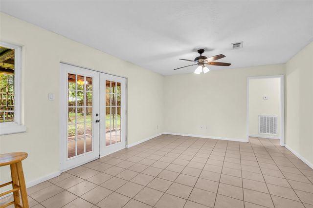 1303 S Fenner Avenue, Cleveland, TX 77327