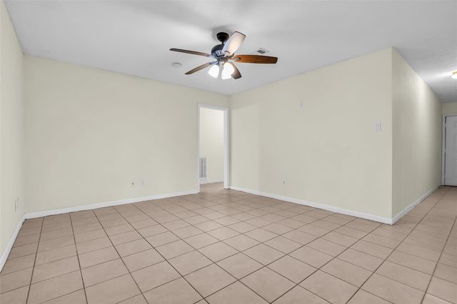 1303 S Fenner Avenue, Cleveland, TX 77327