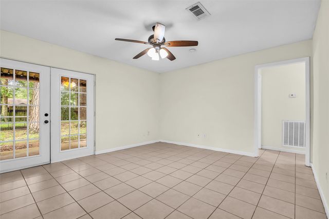 1303 S Fenner Avenue, Cleveland, TX 77327
