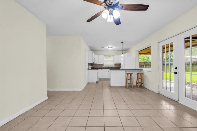 1303 S Fenner Avenue, Cleveland, TX 77327