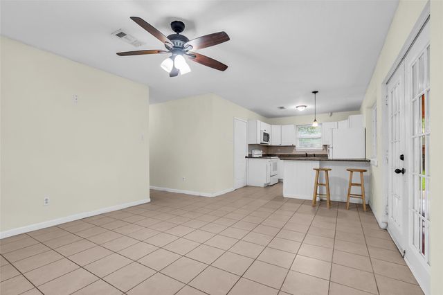 1303 S Fenner Avenue, Cleveland, TX 77327