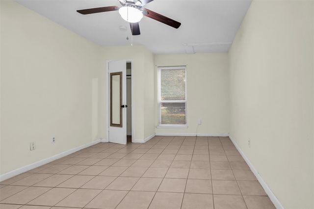 1303 S Fenner Avenue, Cleveland, TX 77327