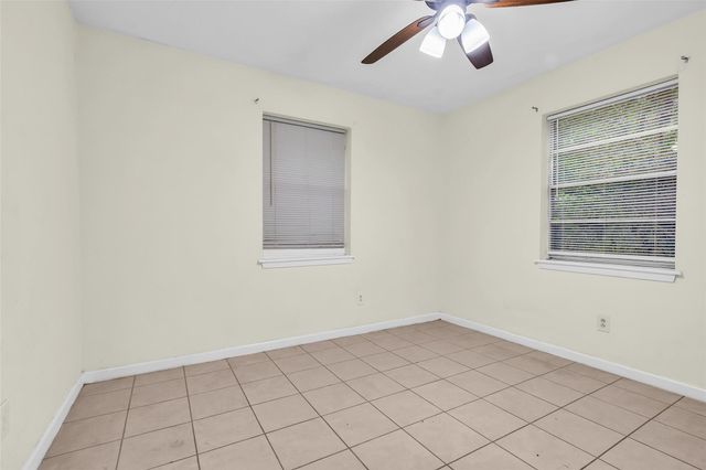 1303 S Fenner Avenue, Cleveland, TX 77327