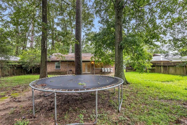 1303 S Fenner Avenue, Cleveland, TX 77327
