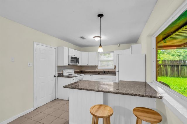 1303 S Fenner Avenue, Cleveland, TX 77327
