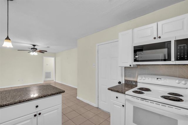 1303 S Fenner Avenue, Cleveland, TX 77327
