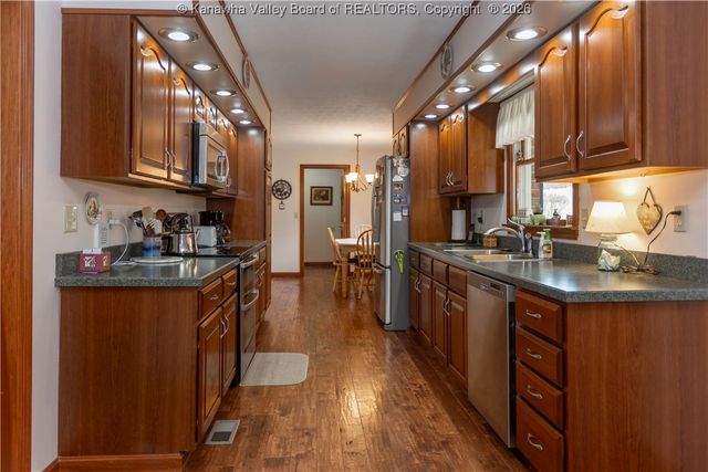 97 Willowood Circle, Hurricane, WV 25526