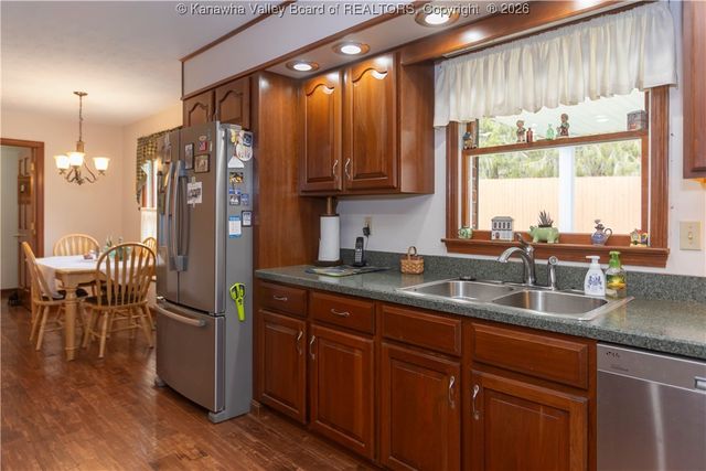 97 Willowood Circle, Hurricane, WV 25526