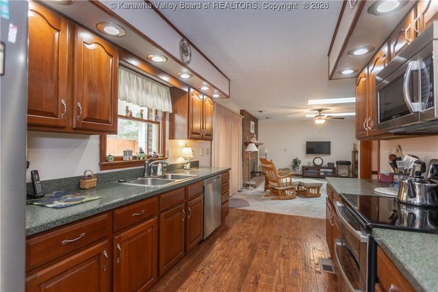 97 Willowood Circle, Hurricane, WV 25526