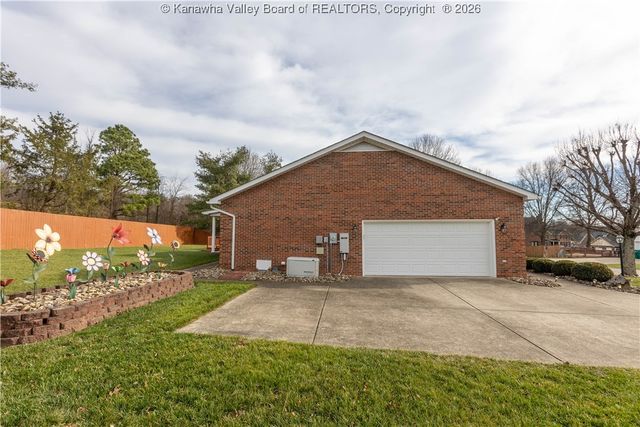 97 Willowood Circle, Hurricane, WV 25526