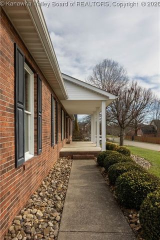 97 Willowood Circle, Hurricane, WV 25526