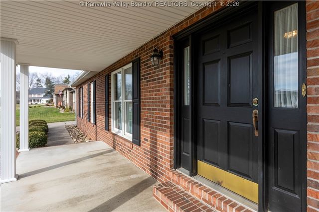 97 Willowood Circle, Hurricane, WV 25526