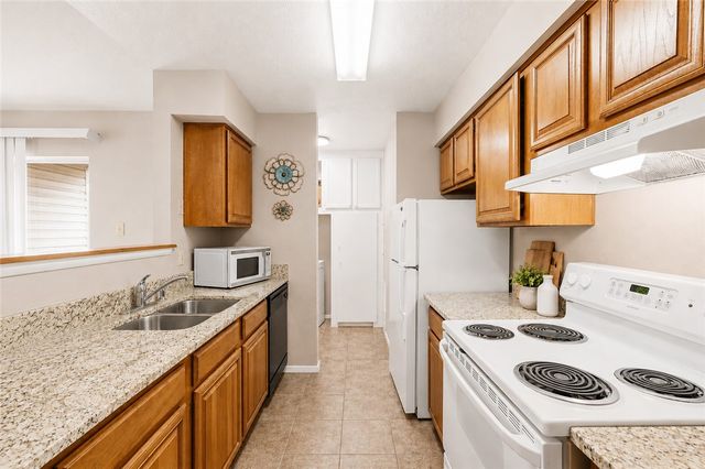 2100 Windsor Drive 37, Bryan, TX 77802