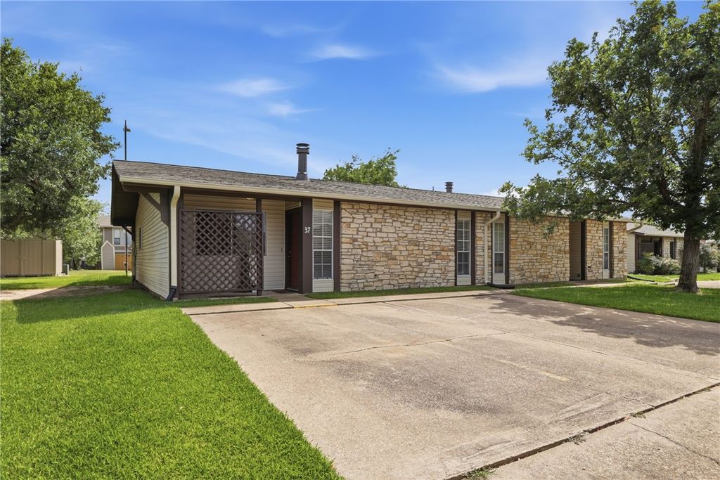2100 Windsor Drive 37, Bryan, TX 77802