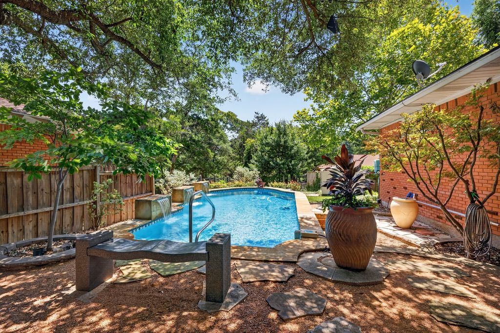 9840 Twin Creek Drive, Dallas, TX 75228